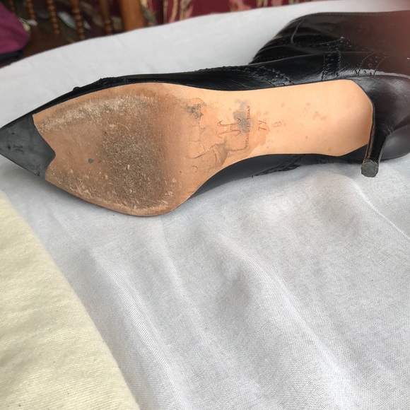 Cole Haans black ankle boots. 71/2 fits like a 7 gorgeous boot shoe bag included - Picture 4 of 4